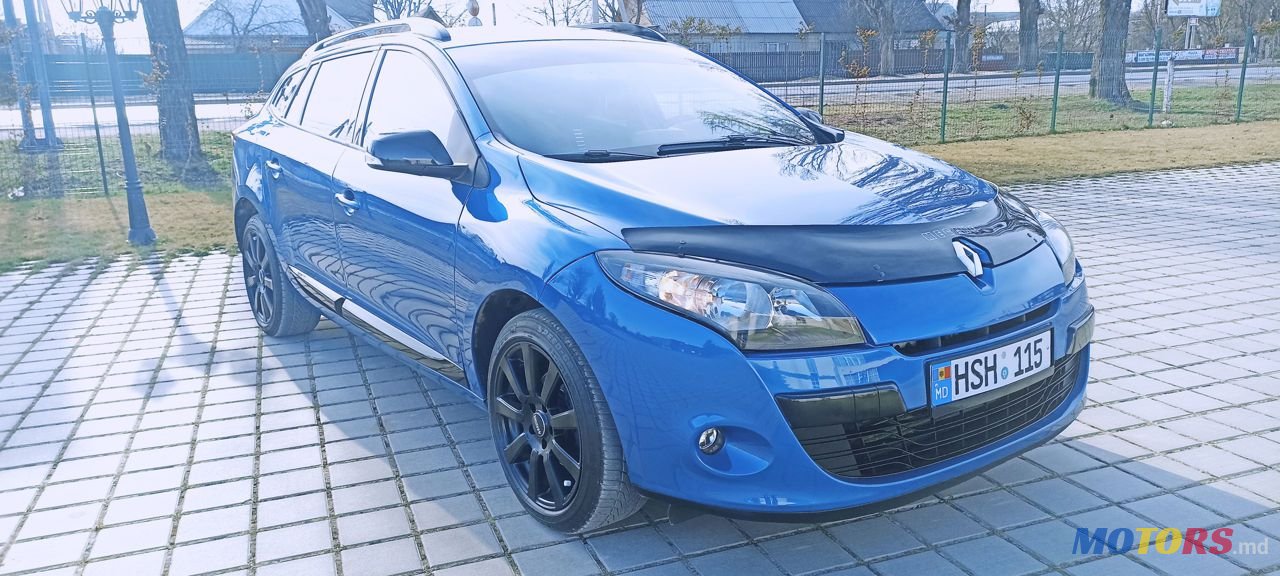 2011' Renault Megane photo #4