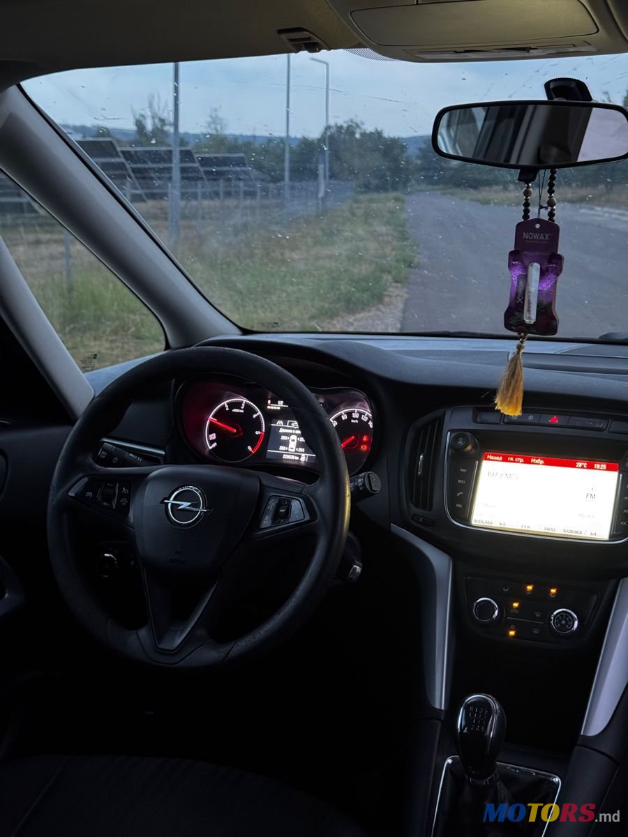2016' Opel Zafira photo #5