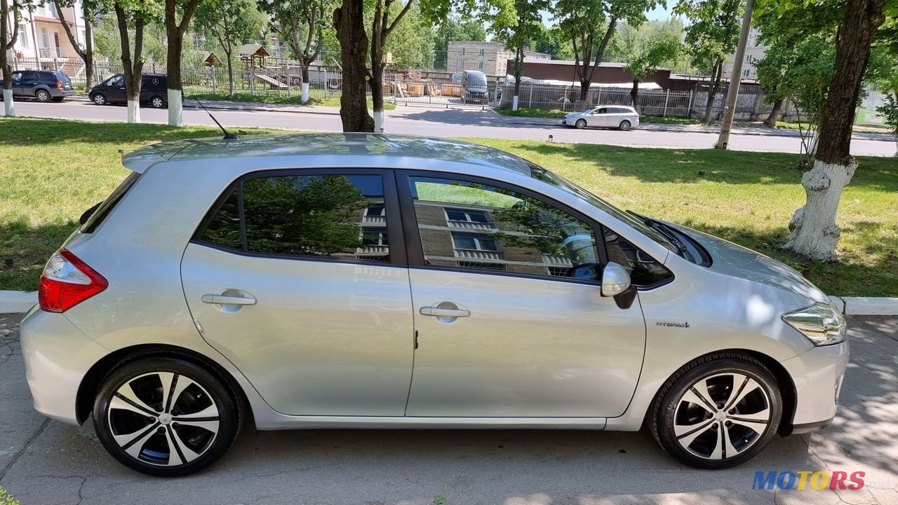2011' Toyota Auris photo #4