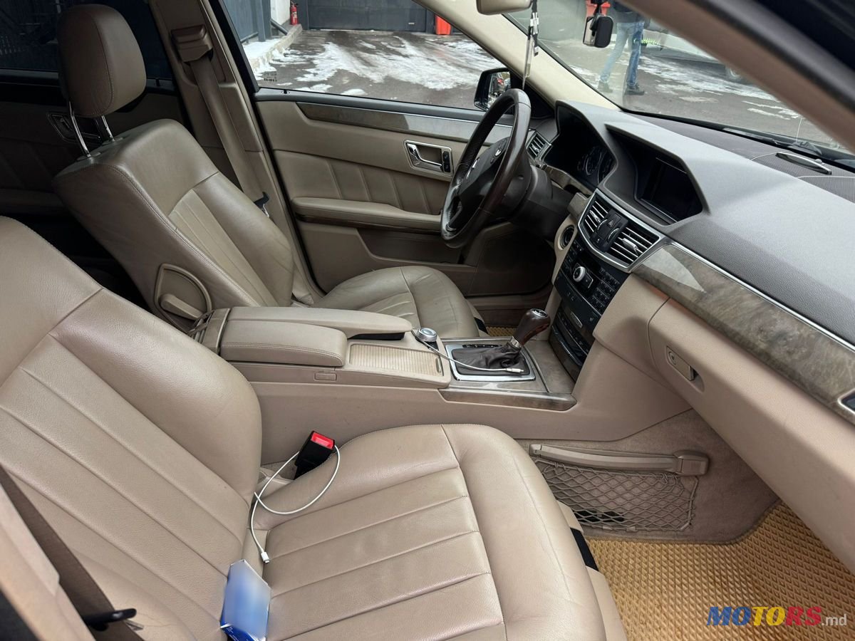 2010' Mercedes-Benz E-Class photo #4