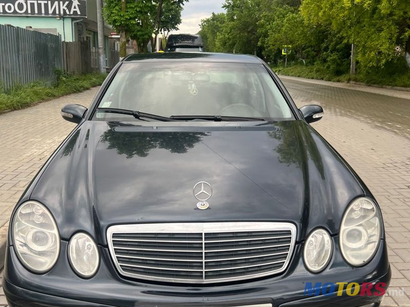 2004' Mercedes-Benz E Класс photo #4