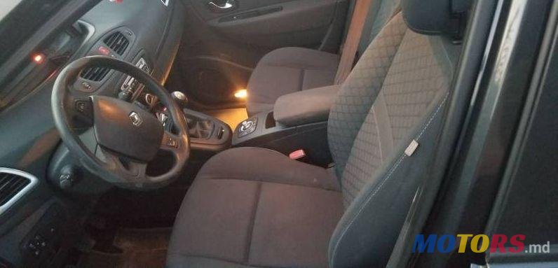 2010' Renault Scenic photo #2