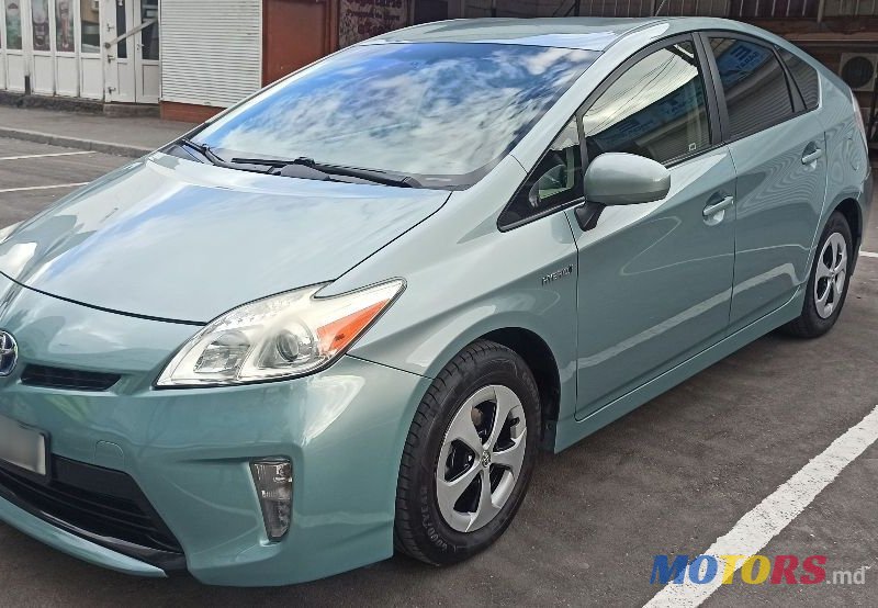 2013' Toyota Prius photo #3