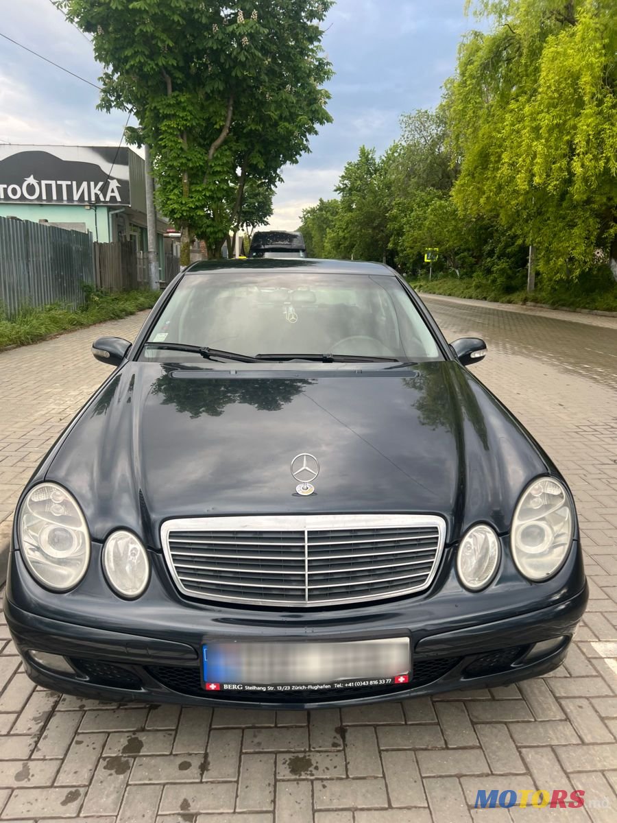2004' Mercedes-Benz E Класс photo #4