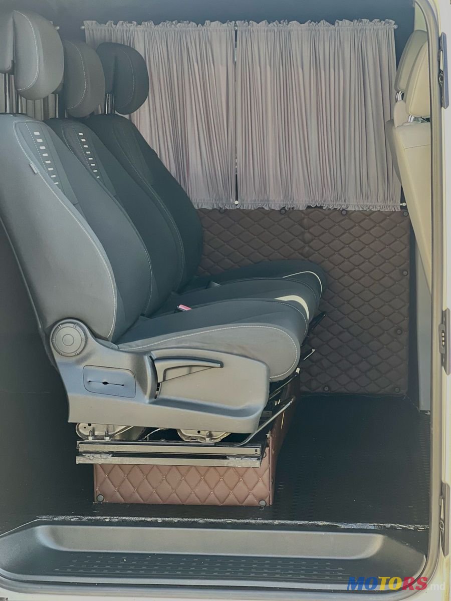 2013' Volkswagen Transporter photo #5