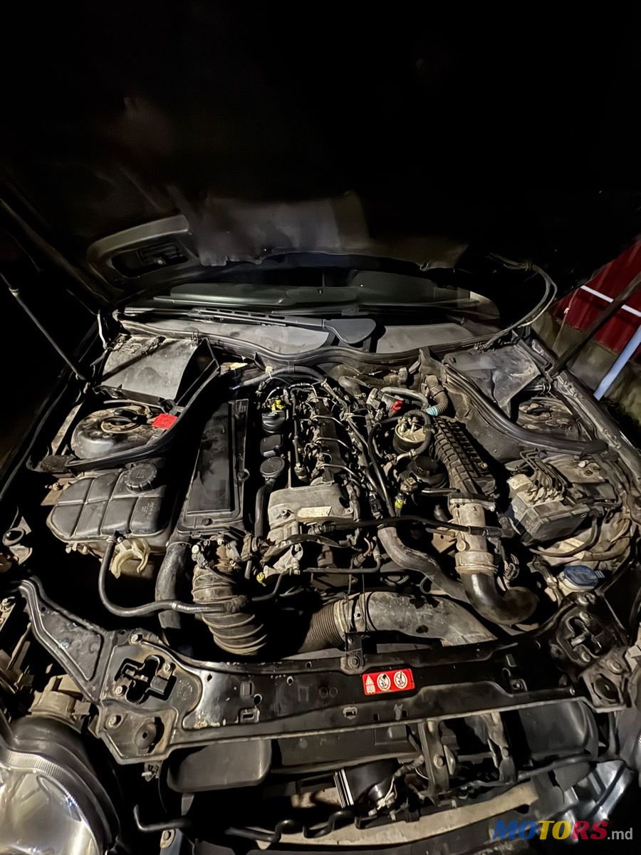 2004' Mercedes-Benz C-Class photo #3