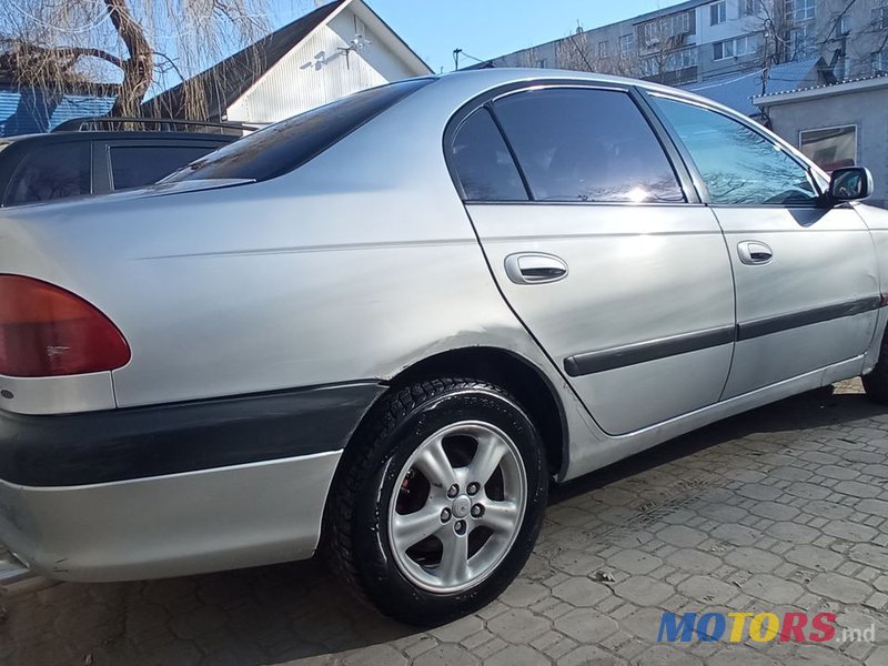 2000' Toyota Avensis photo #3