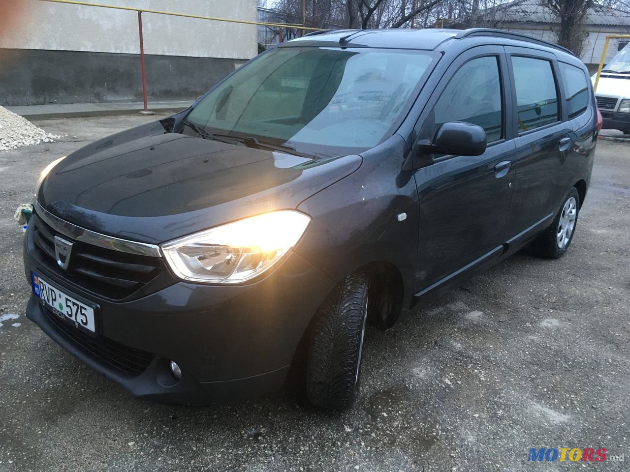 2013' Dacia Lodgy photo #3