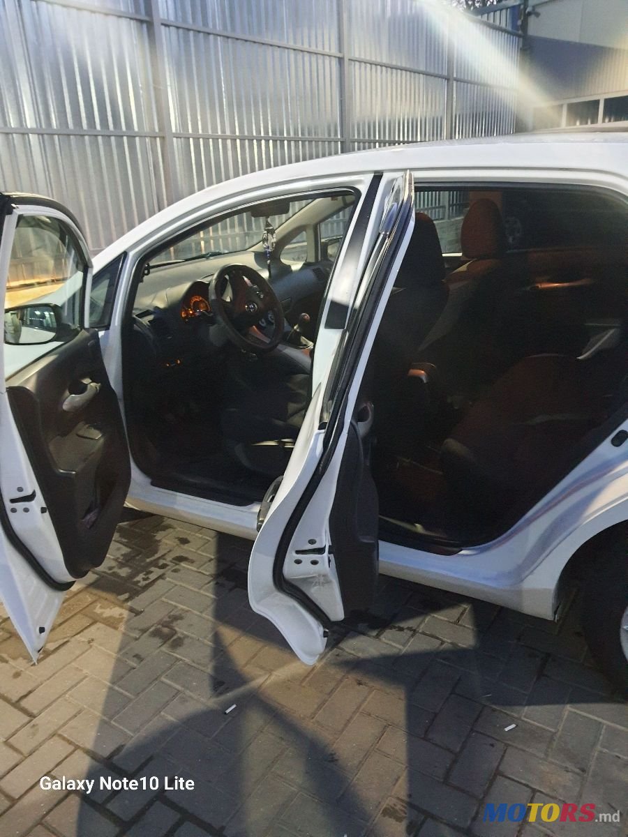 2007' Toyota Auris photo #6