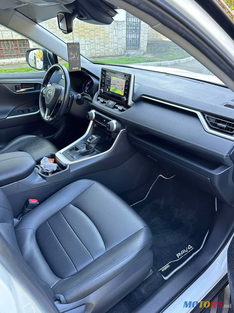 2020' Toyota RAV4 photo #6