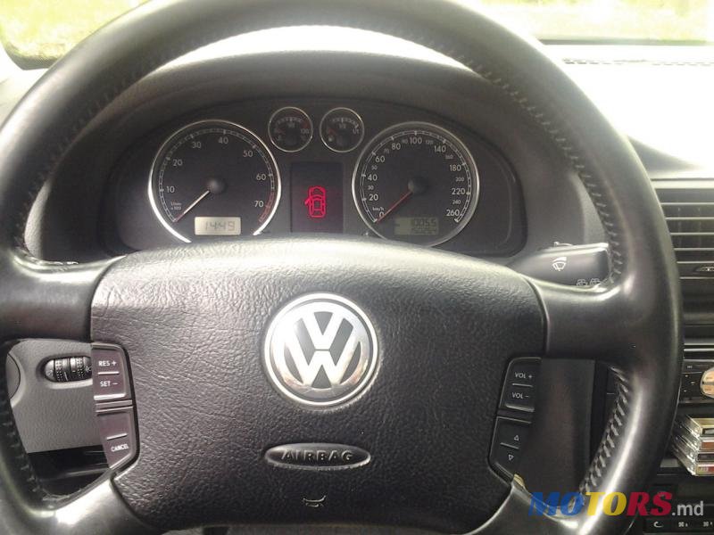 2005' Volkswagen Passat photo #6