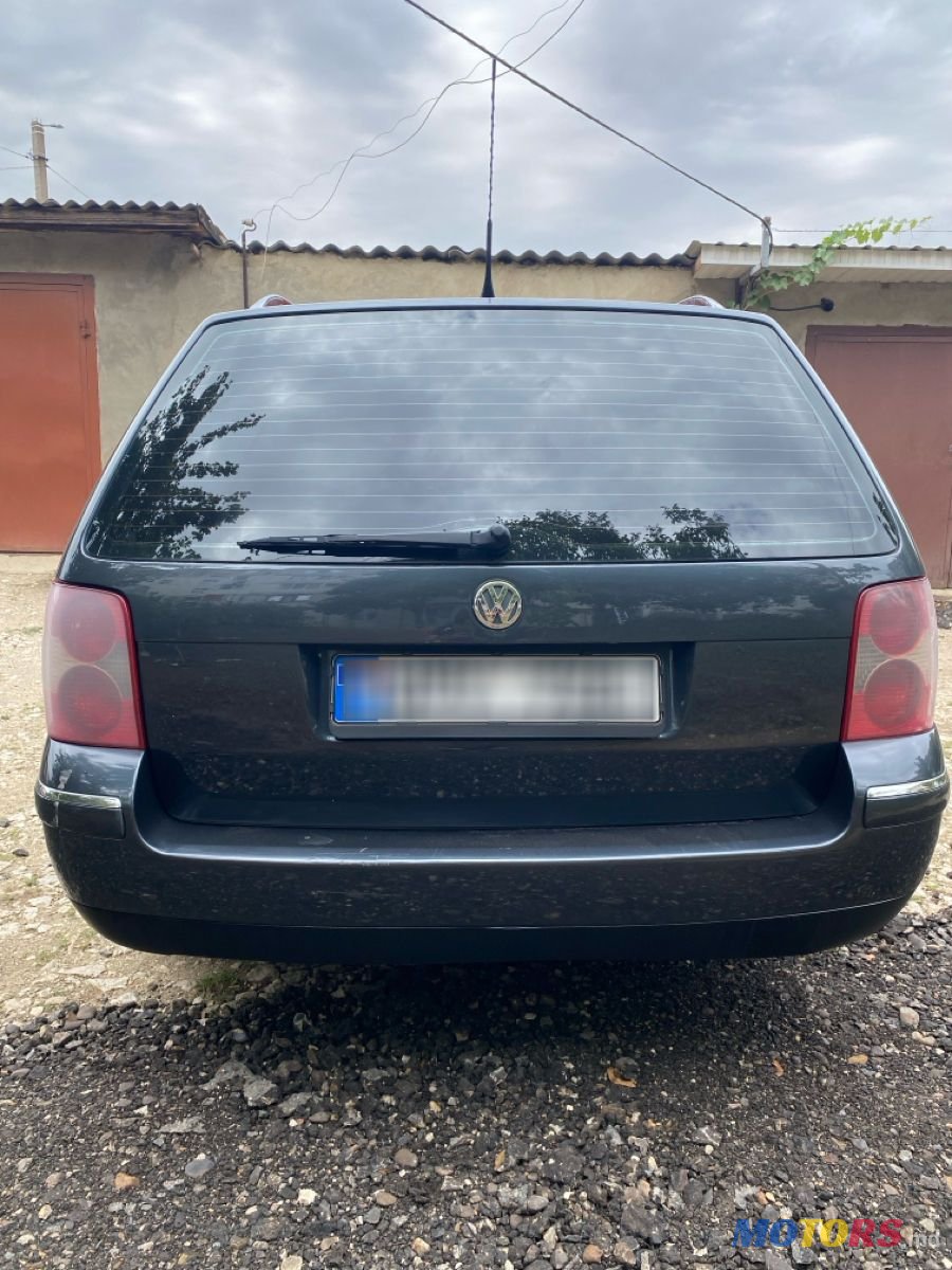 2002' Volkswagen Passat photo #5