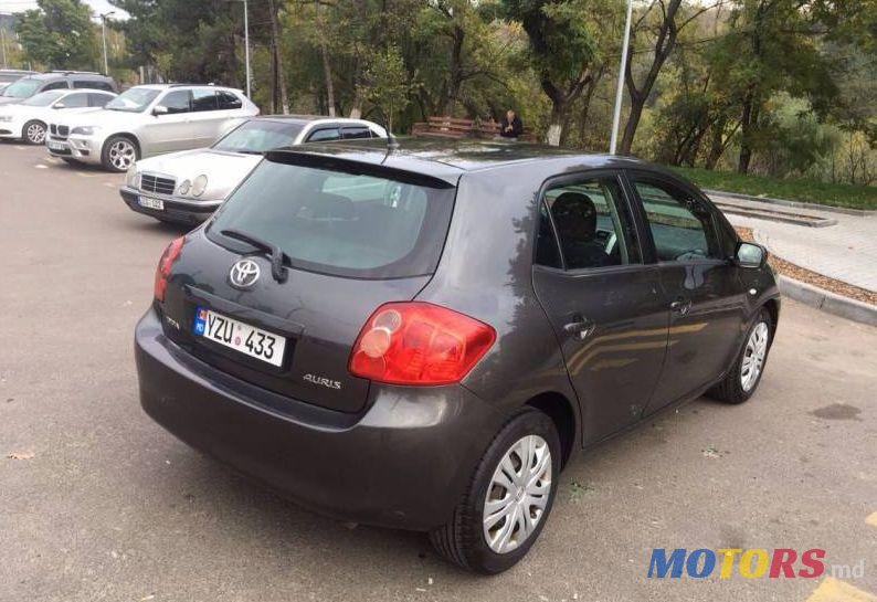 2008' Toyota Auris photo #2