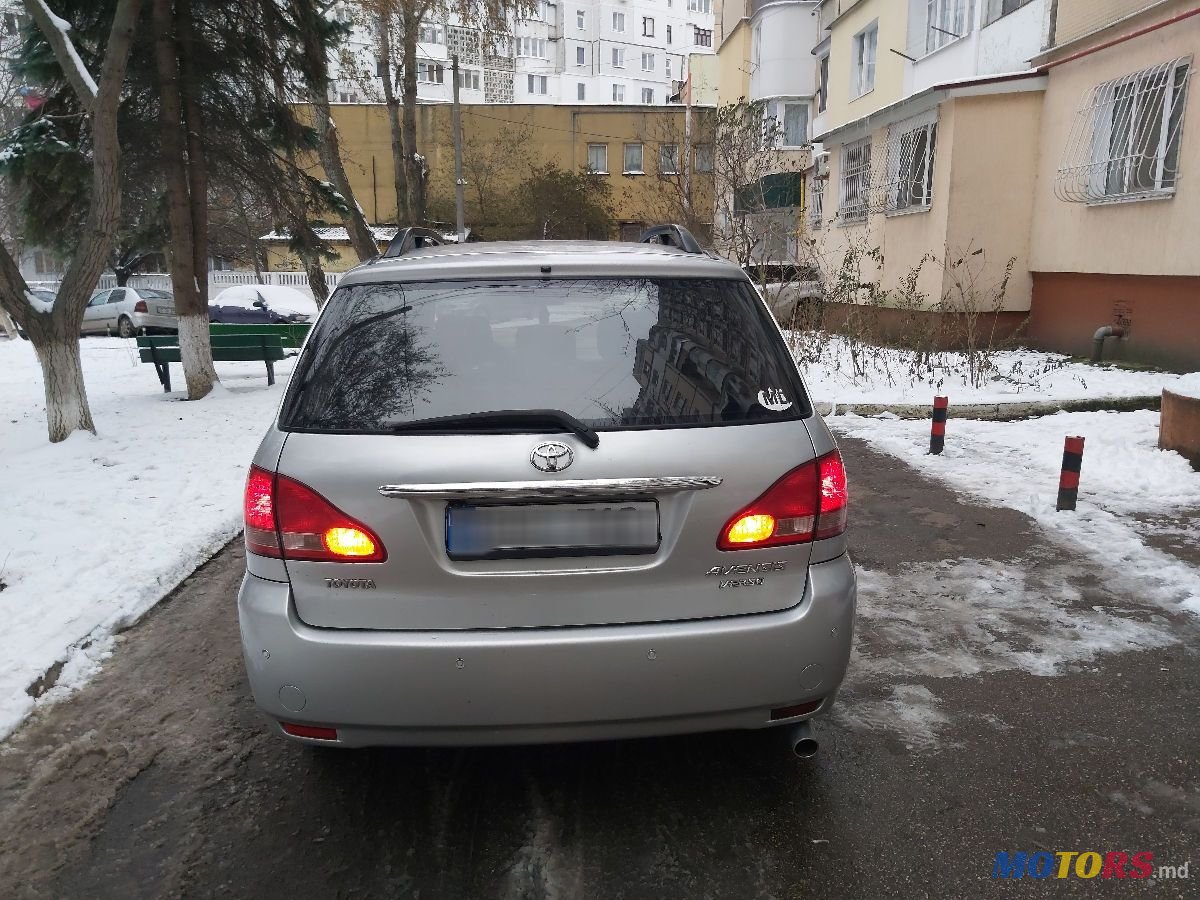 2002' Toyota Avensis Verso photo #5