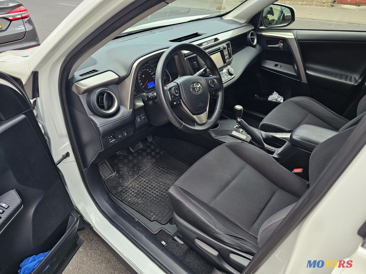 2013' Toyota RAV4 photo #5