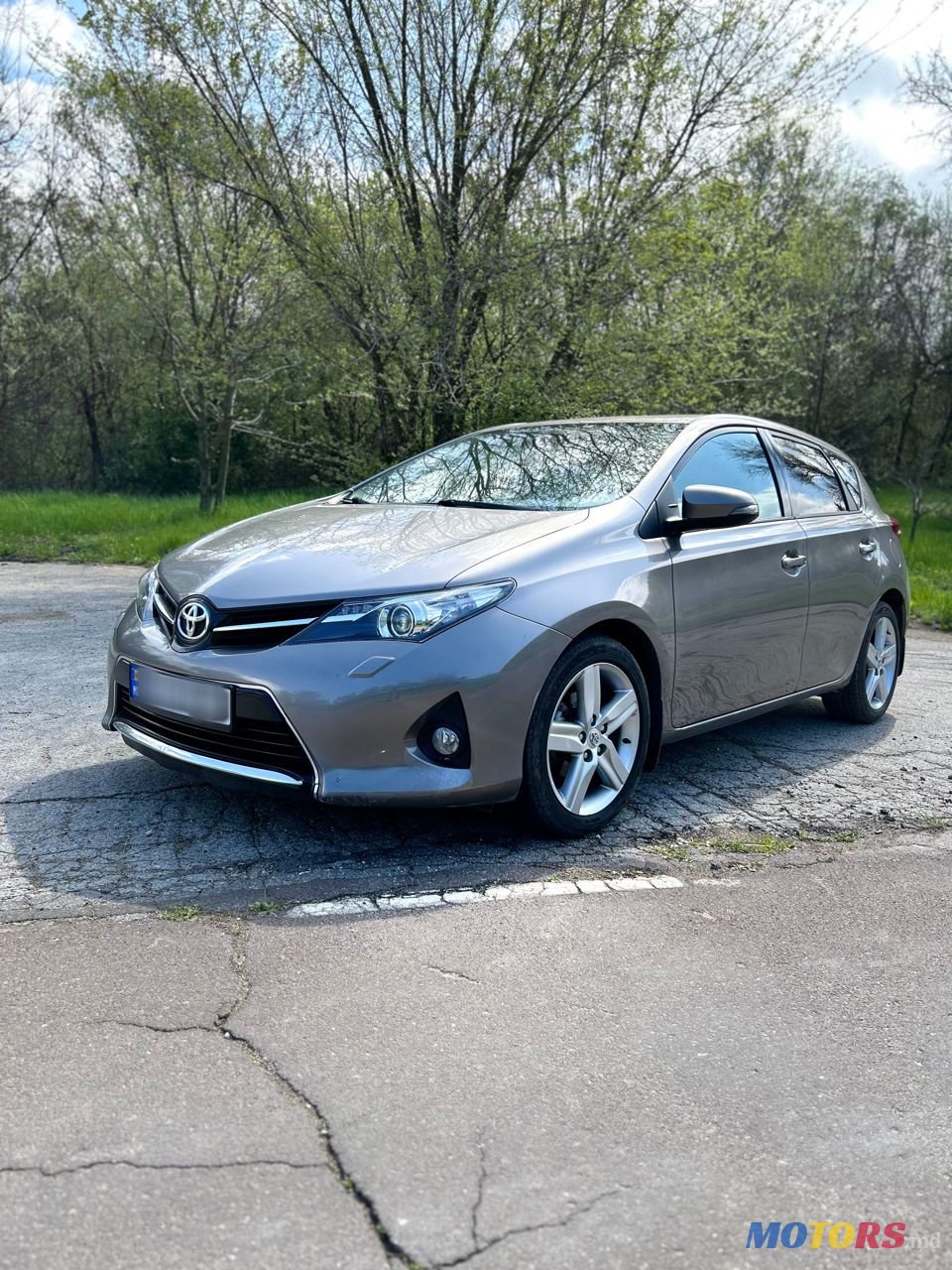 2013' Toyota Auris photo #1