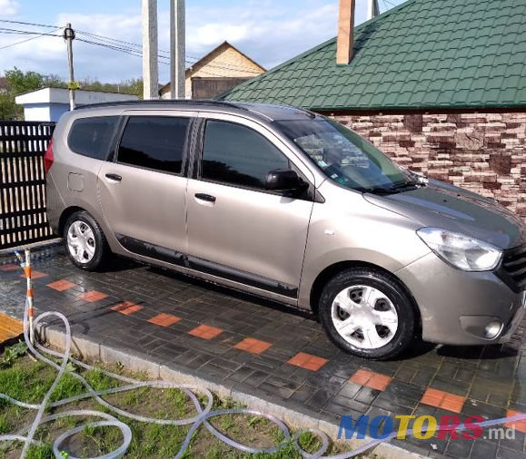 2014' Dacia Lodgy photo #3