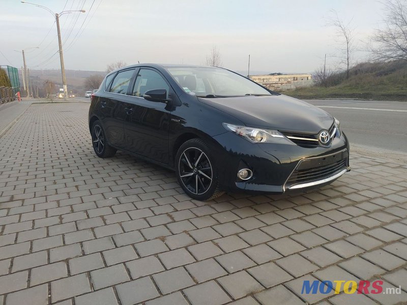 2013' Toyota Auris photo #2