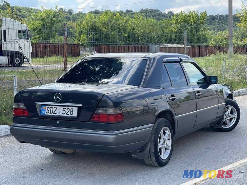 1994' Mercedes-Benz 124 photo #3