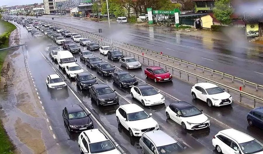 Ежедневно на улицы Кишинева выезжает 400 тыс. автомобилей