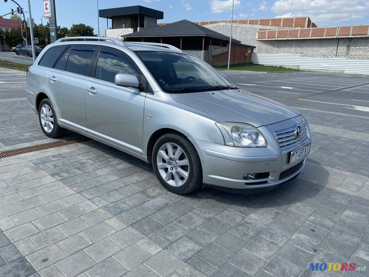 2004' Toyota Avensis photo #5