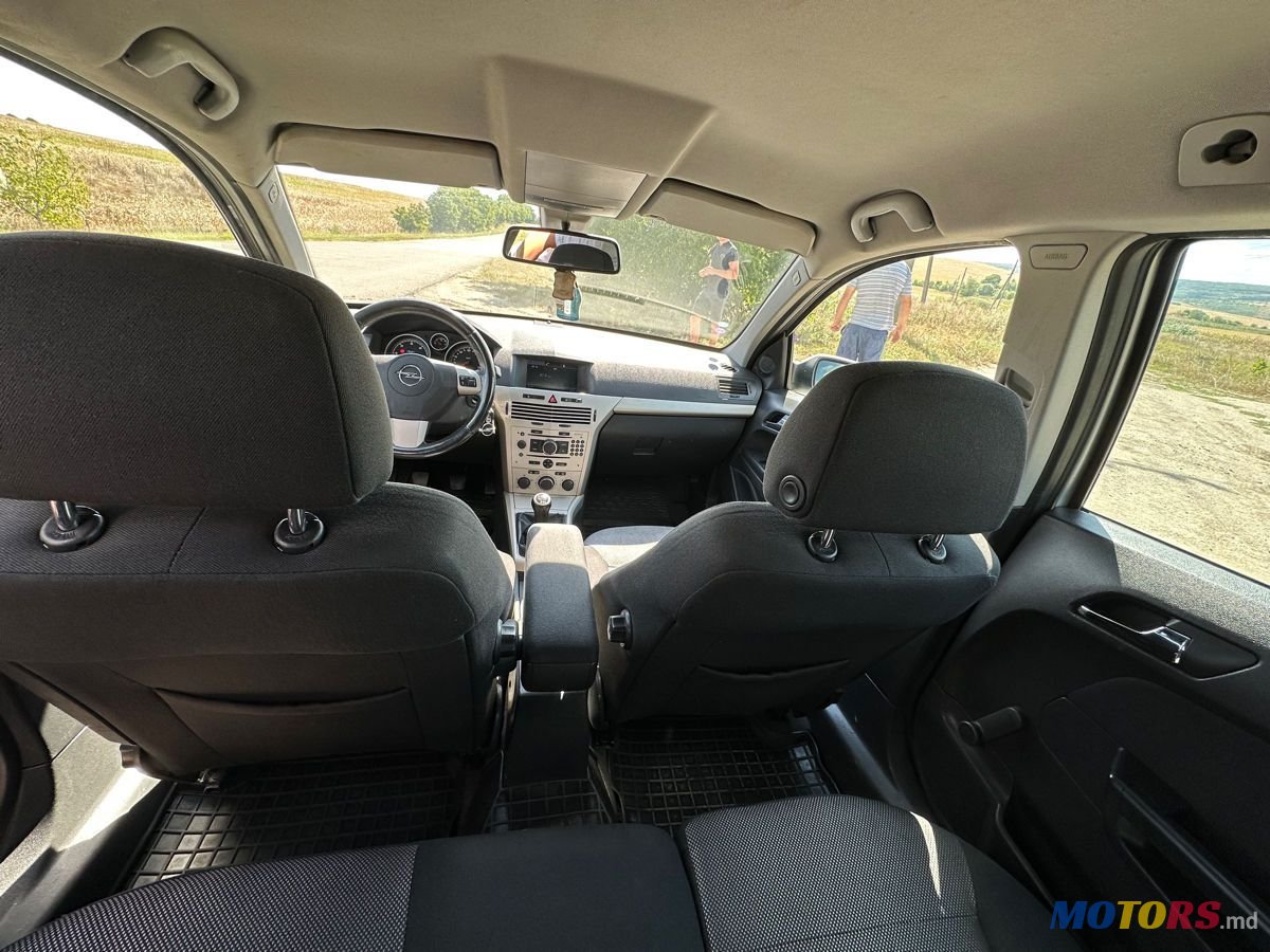 2008' Opel Astra photo #6