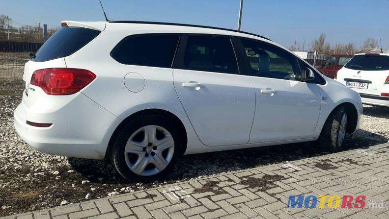 2012' Opel Astra photo #4