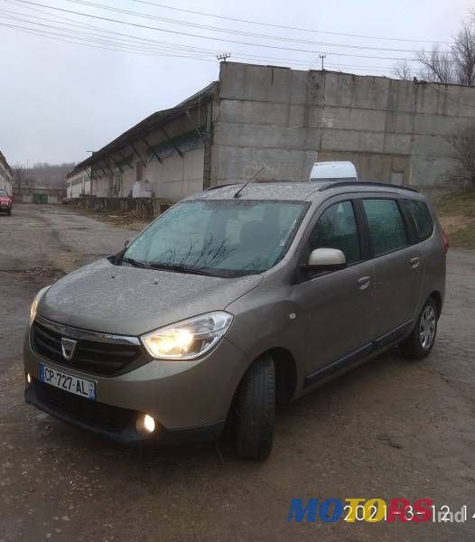 2013' Dacia Lodgy photo #1