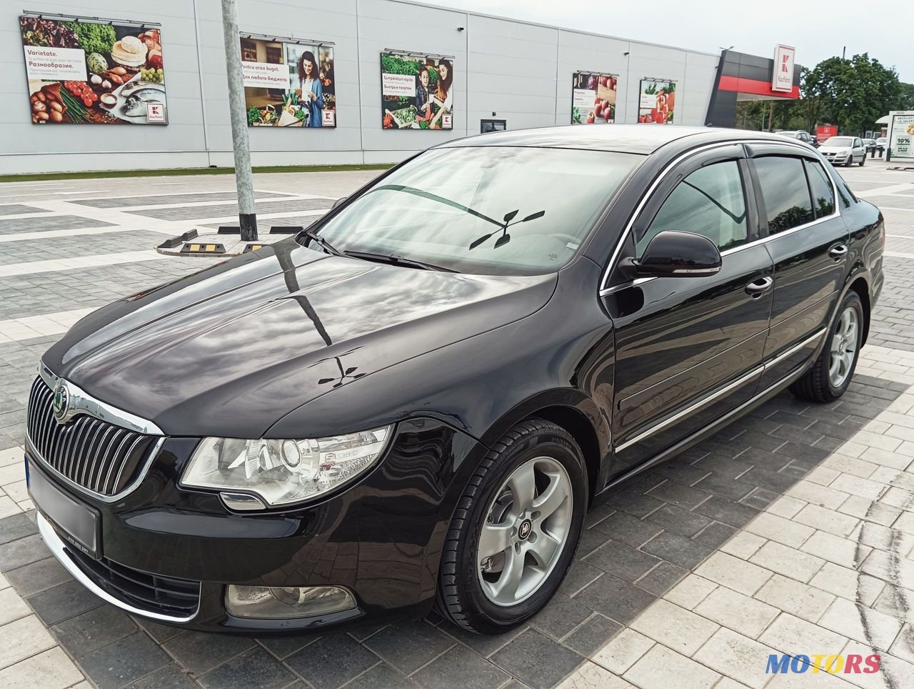 2012' Skoda Superb photo #1