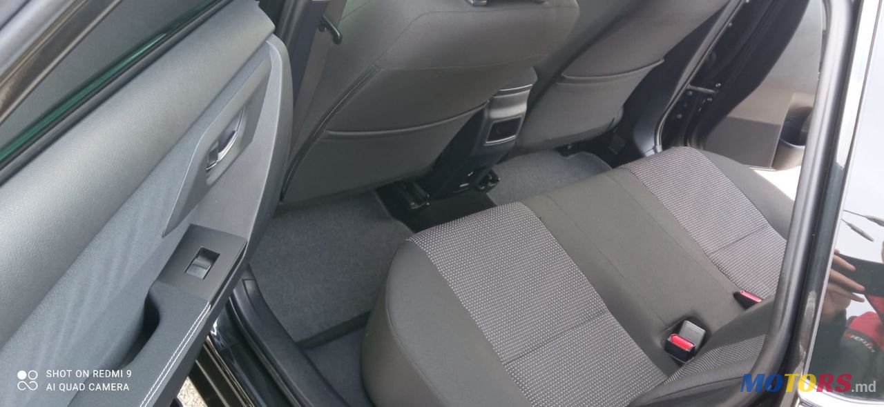 2013' Toyota Auris photo #5