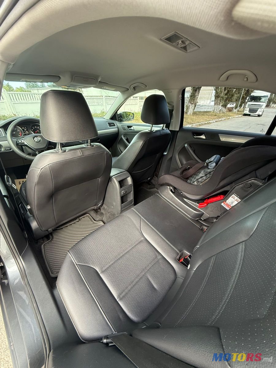2017' Volkswagen Jetta photo #6