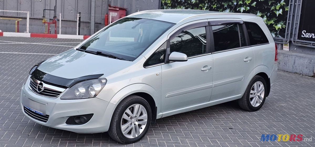 2009' Opel Zafira photo #2
