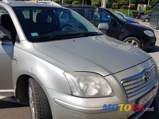 2004' Toyota Avensis photo #1