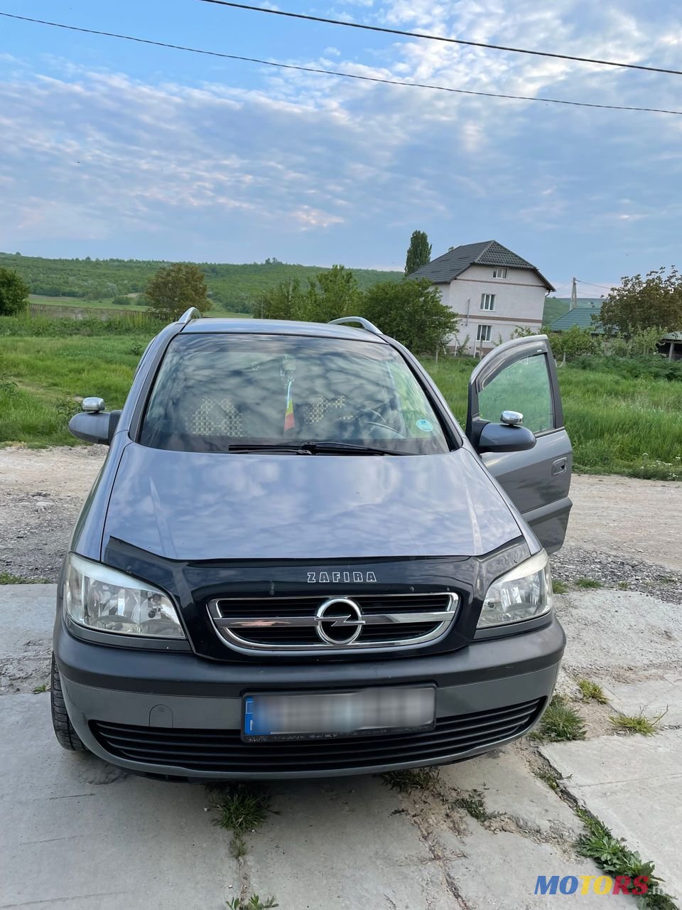 2005' Opel Zafira photo #1