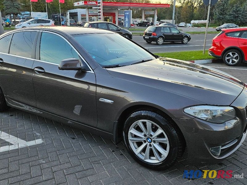 2011' BMW 5 Series photo #1