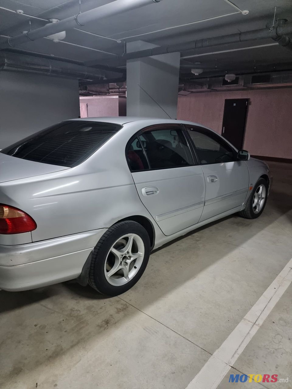 2001' Toyota Avensis photo #2