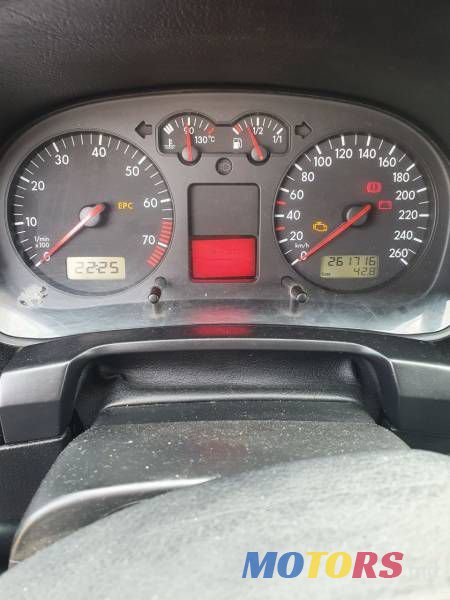 2002' Volkswagen Golf photo #6