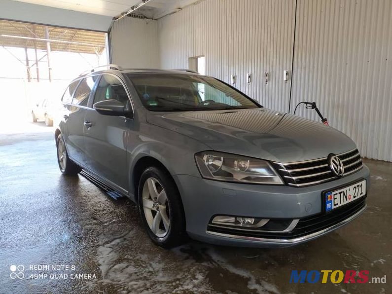 2011' Volkswagen Passat photo #4