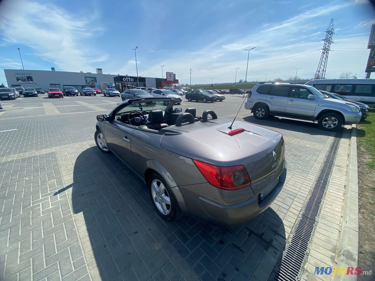 2008' Renault Megane photo #1