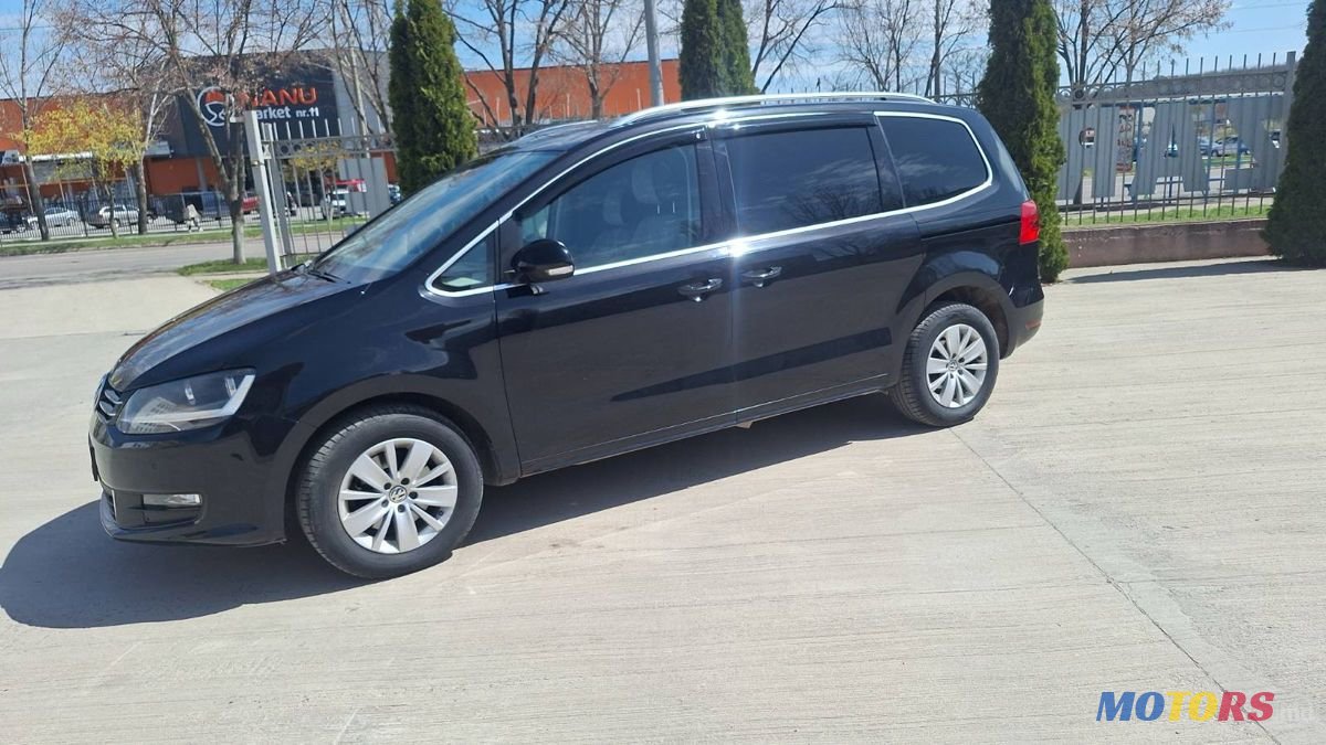 2010' Volkswagen Sharan photo #2