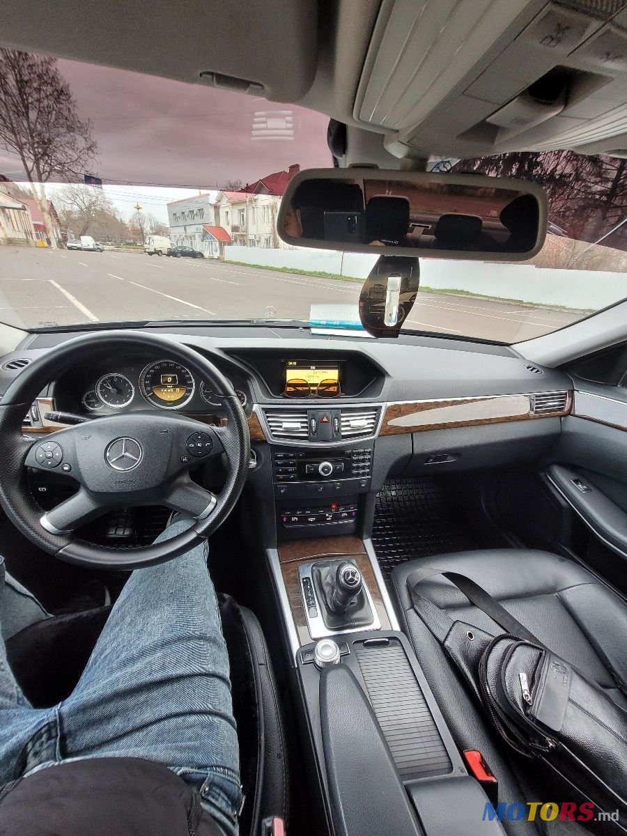 2011' Mercedes-Benz E-Class photo #6