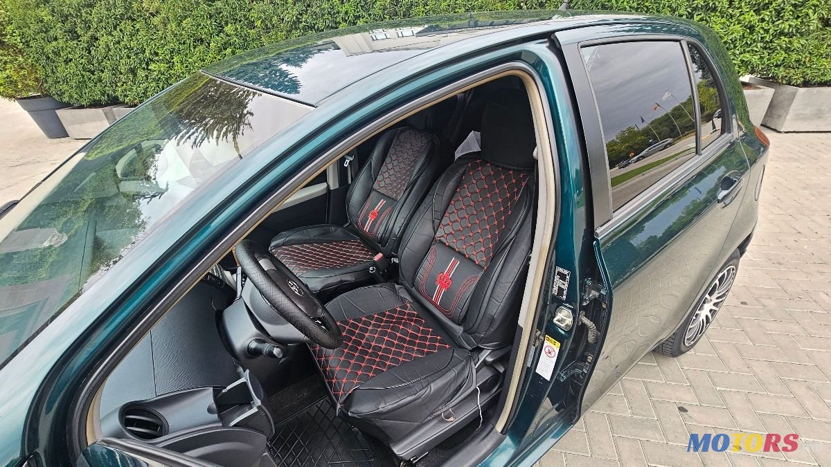 2007' Toyota Yaris photo #6