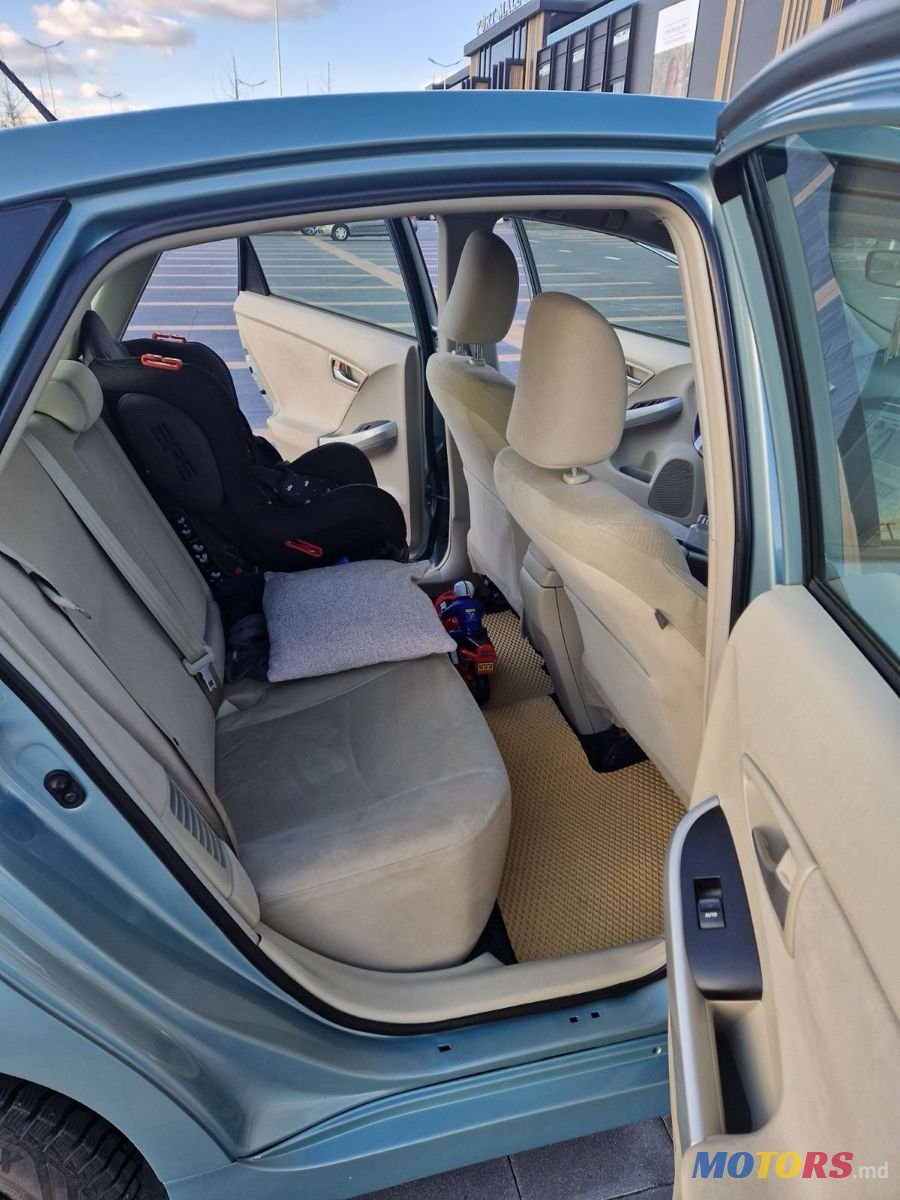 2014' Toyota Prius photo #3