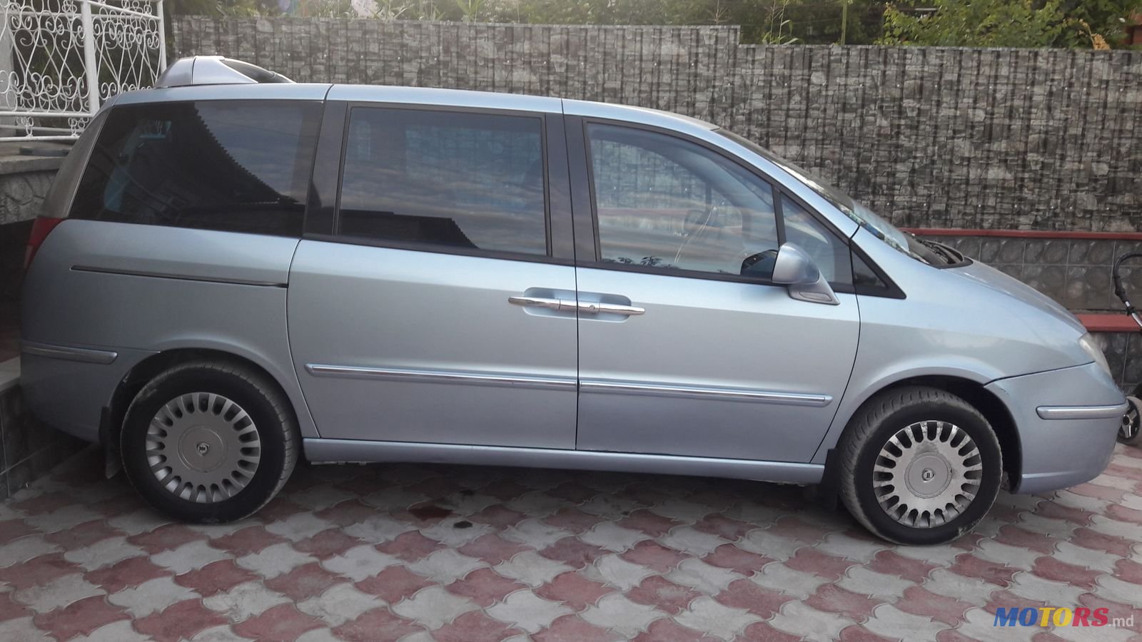 2004' Lancia Phedra photo #5