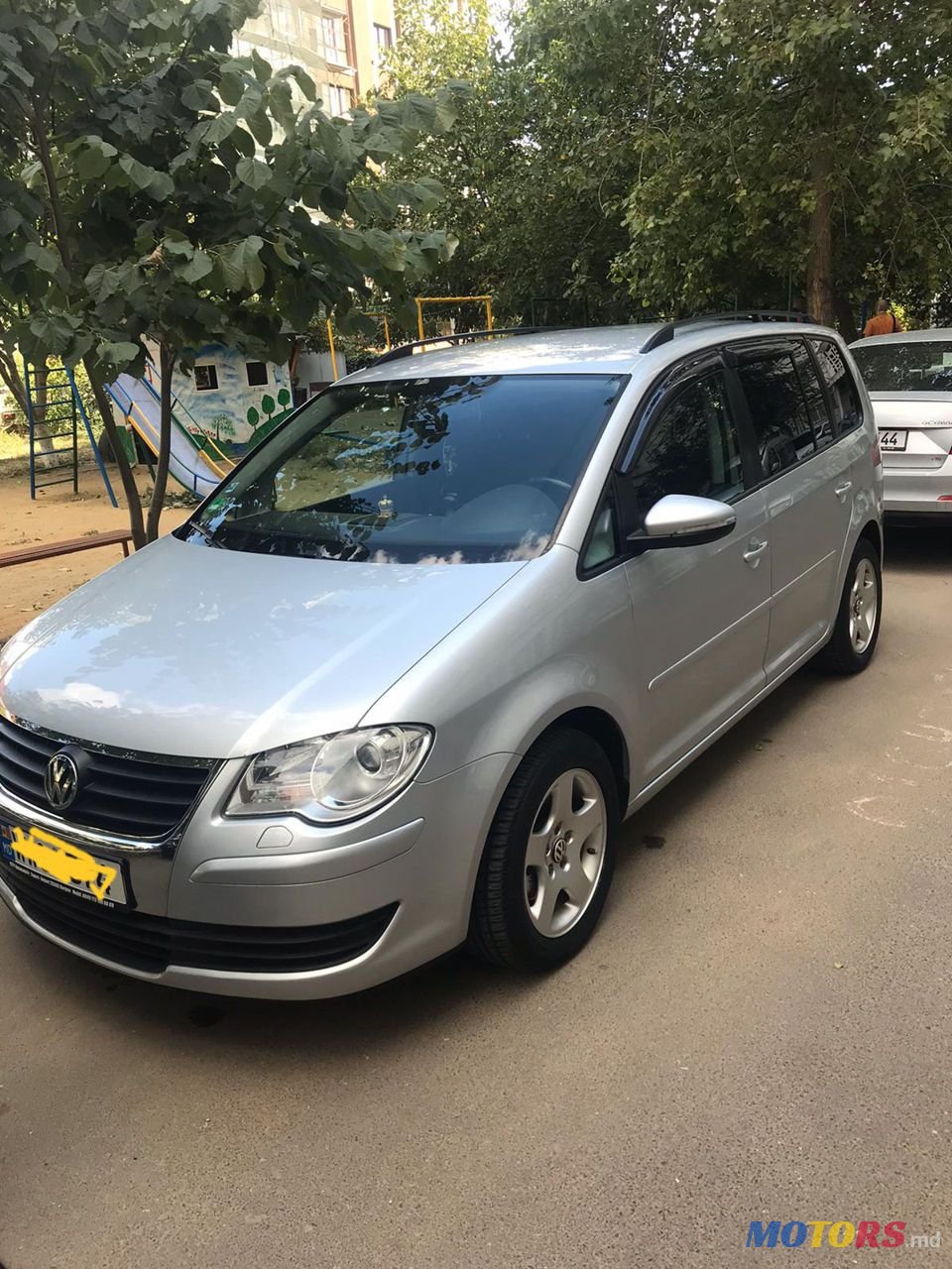 2010' Volkswagen Touran photo #1