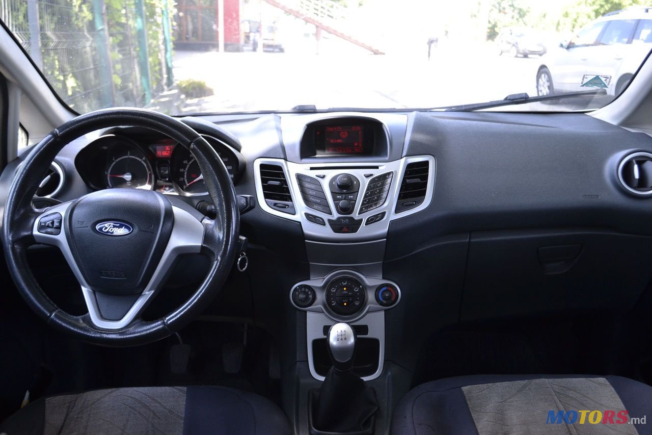 2011' Ford Fiesta photo #5