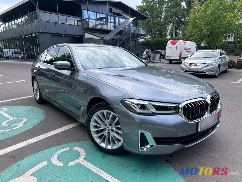 2021' BMW 5 Series photo #2