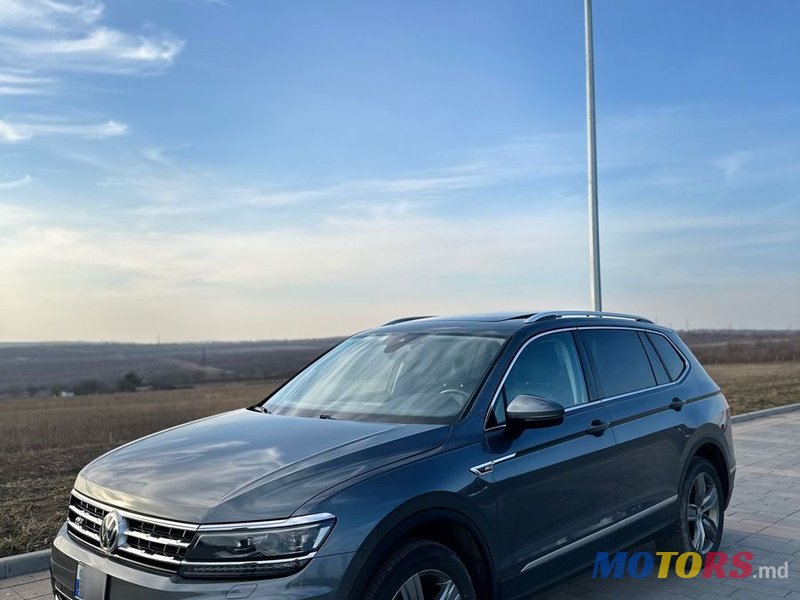 2018' Volkswagen Tiguan photo #1