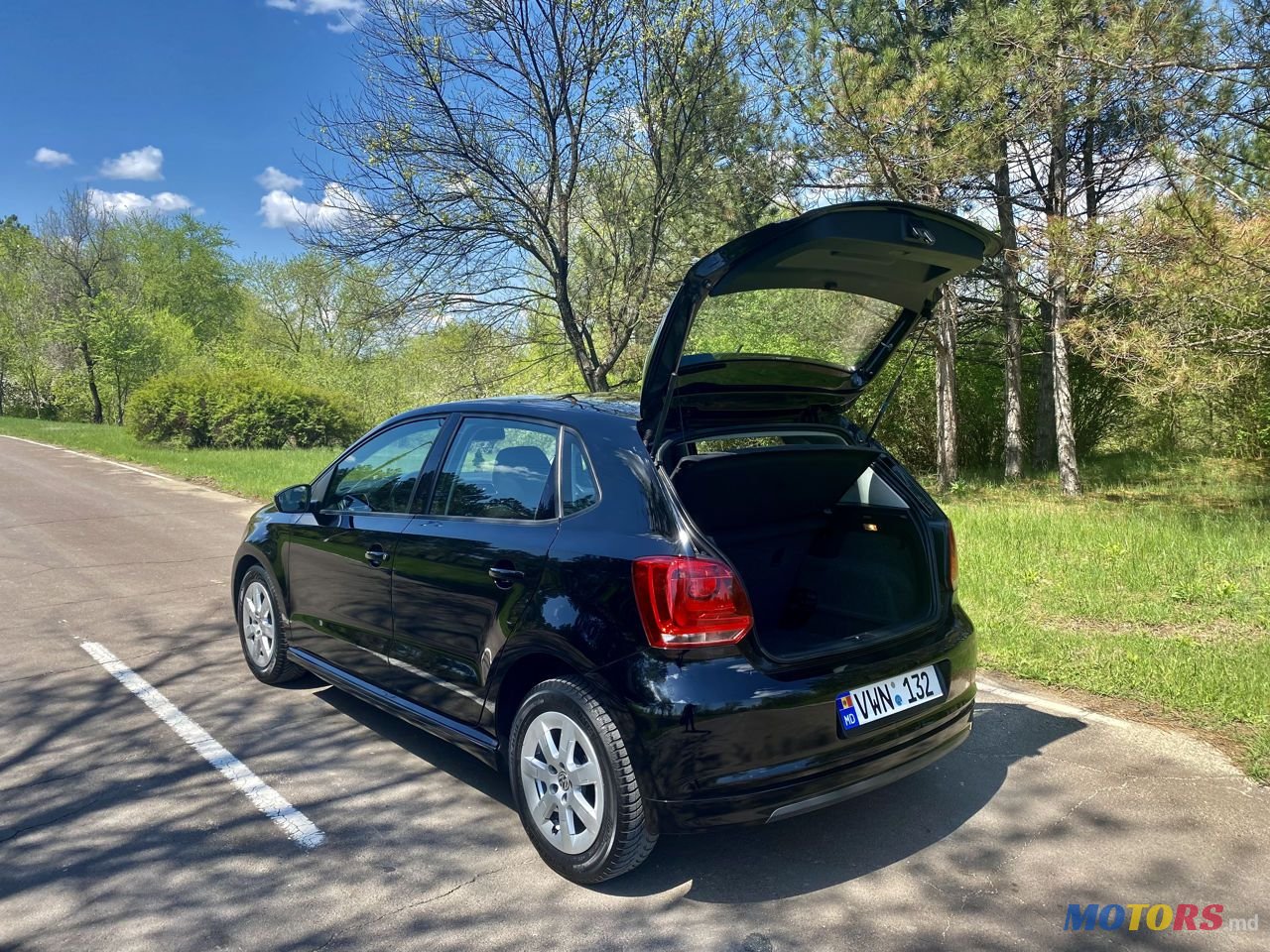 2013' Volkswagen Polo photo #6