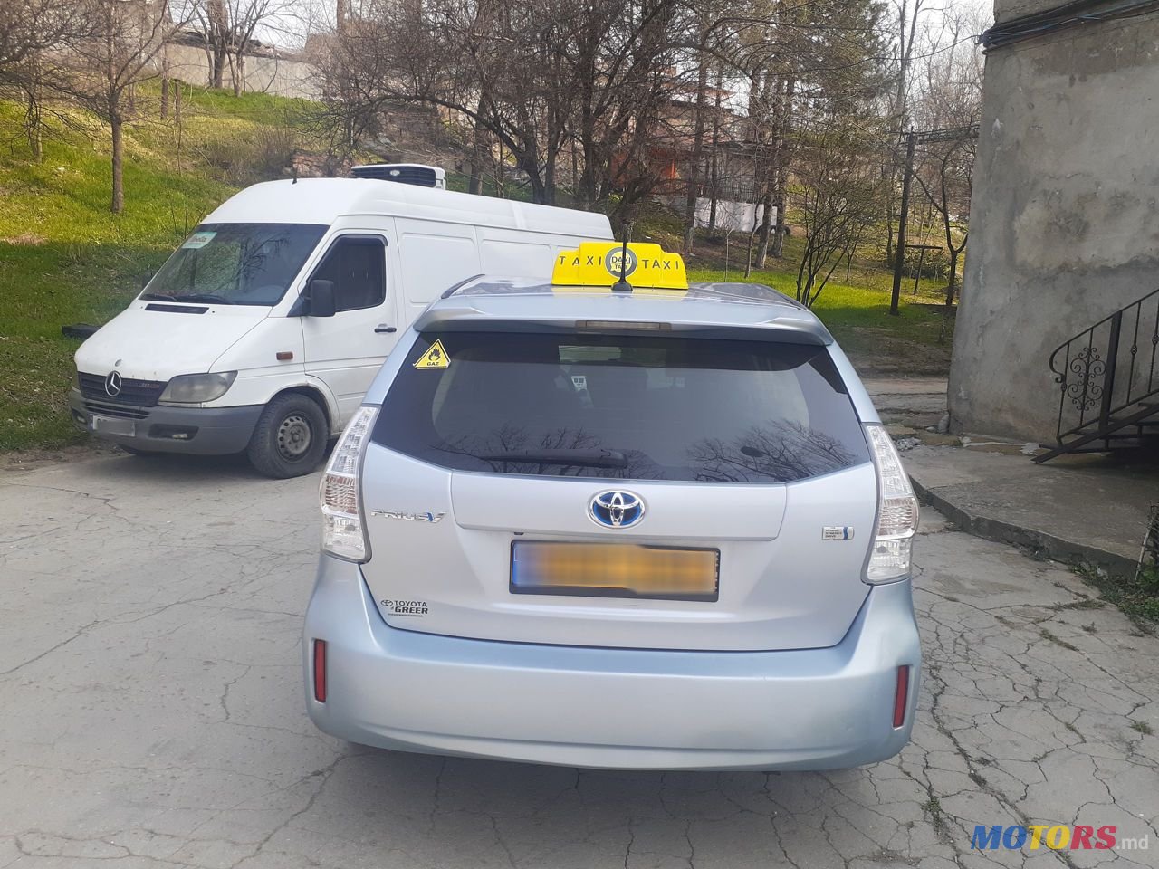 2012' Toyota Prius v photo #5